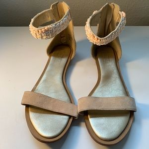 Women’s sandals.